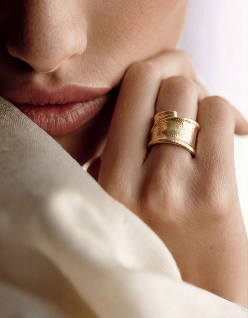Elia Ring